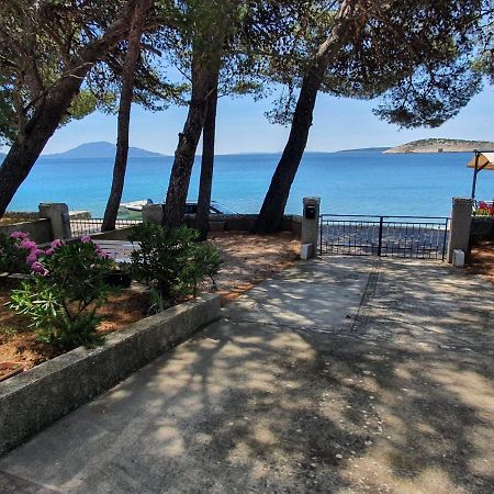 Sidus Maris, Spacious Seaside Apartment With Free Parking Martinscica  Exterior photo