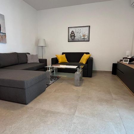 Sidus Maris, Spacious Seaside Apartment With Free Parking Martinscica  Exterior photo