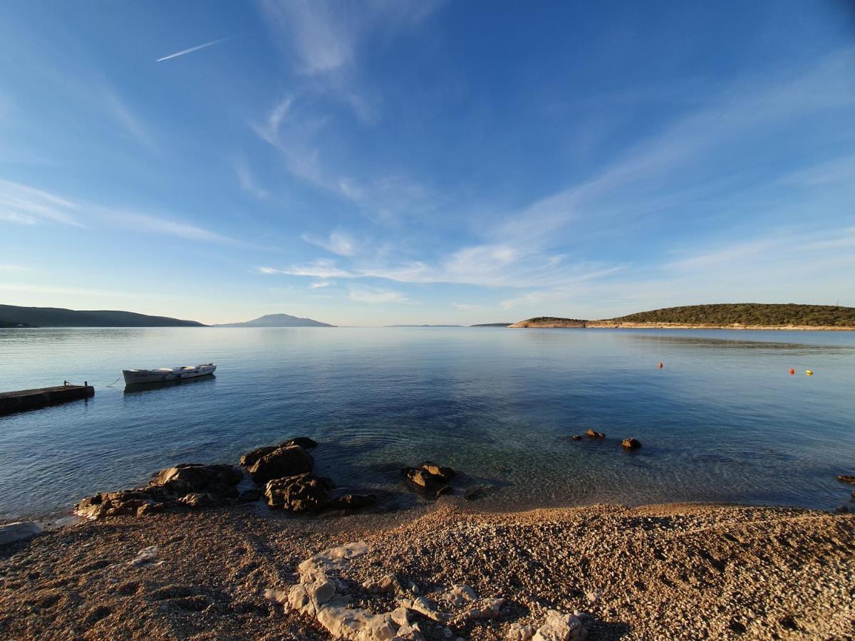 Sidus Maris, Spacious Seaside Apartment With Free Parking Martinscica  Exterior photo
