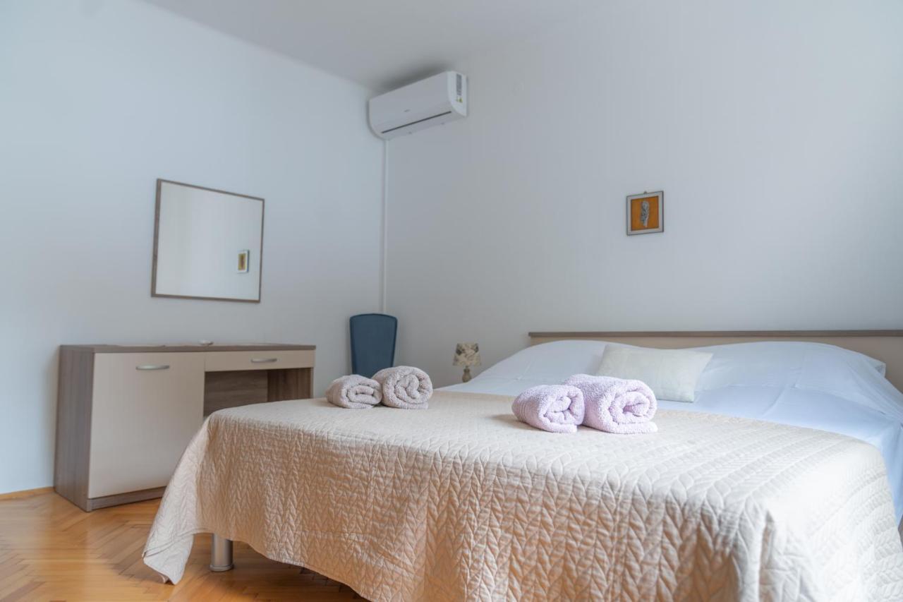 Sidus Maris, Spacious Seaside Apartment With Free Parking Martinscica  Exterior photo