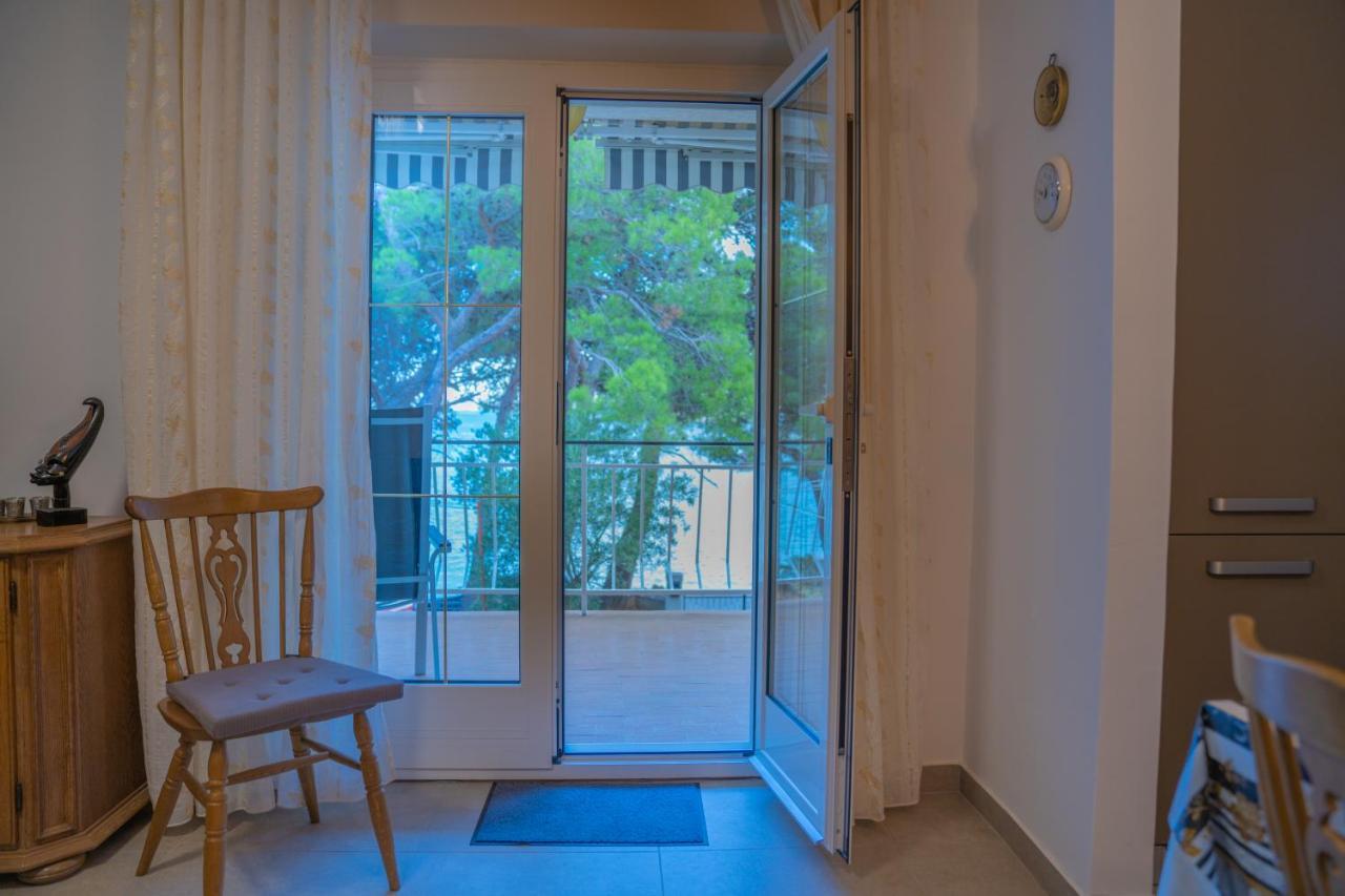 Sidus Maris, Spacious Seaside Apartment With Free Parking Martinscica  Exterior photo