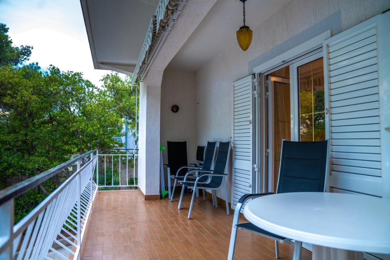 Sidus Maris, Spacious Seaside Apartment With Free Parking Martinscica  Exterior photo