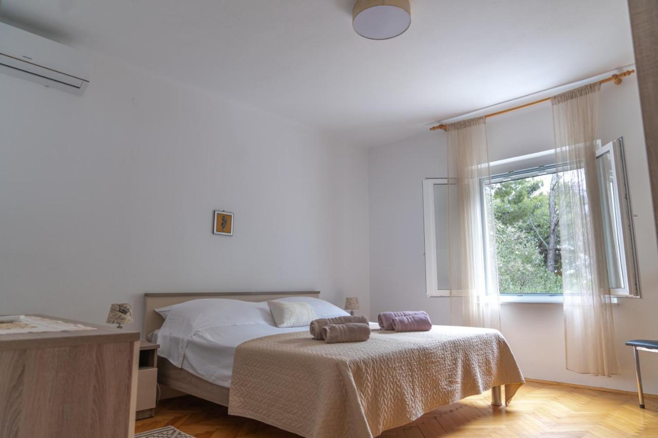 Sidus Maris, Spacious Seaside Apartment With Free Parking Martinscica  Exterior photo