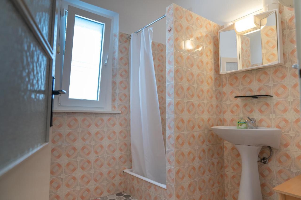 Sidus Maris, Spacious Seaside Apartment With Free Parking Martinscica  Exterior photo