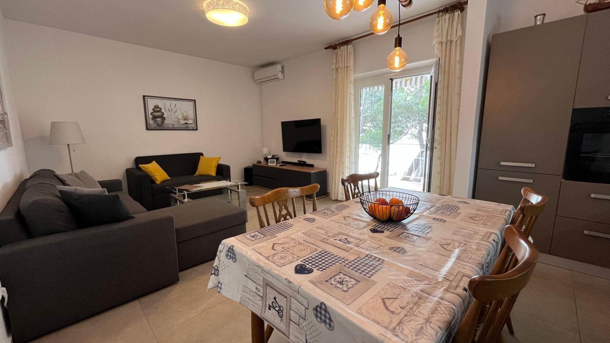 Sidus Maris, Spacious Seaside Apartment With Free Parking Martinscica  Exterior photo